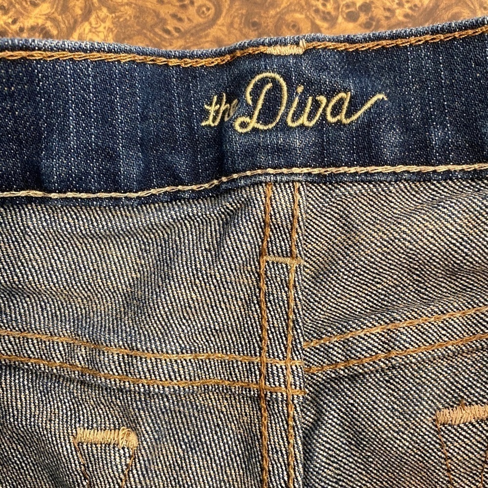 EUC Old Navy Diva Mid-Rise Curvy Straight Jeans, size 4 Short - Picture 5 of 5